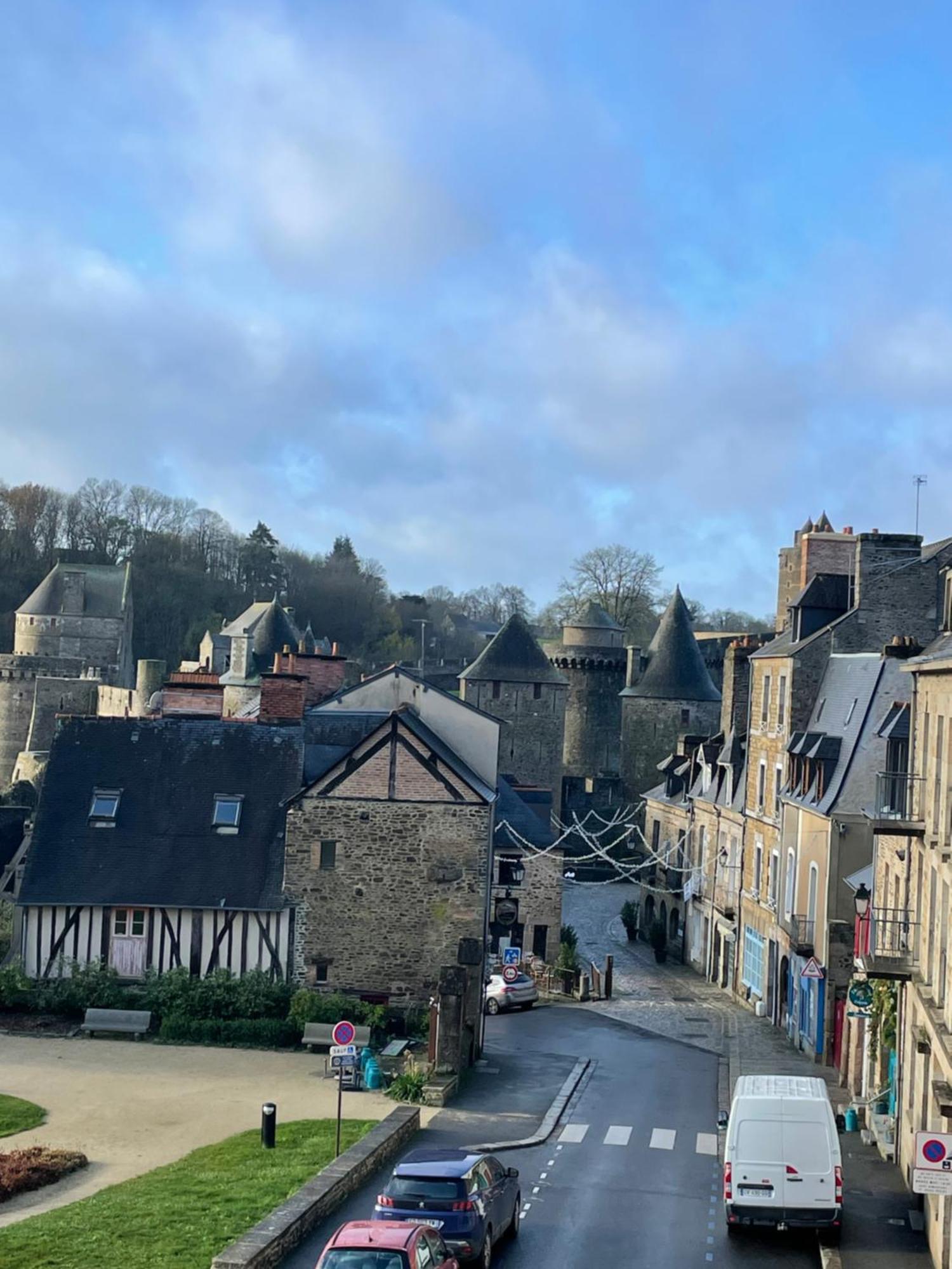 Le Relais Medieval Фужер Экстерьер фото