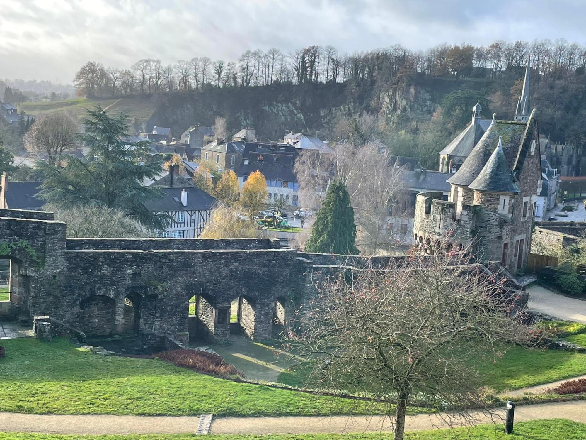 Le Relais Medieval Фужер Экстерьер фото