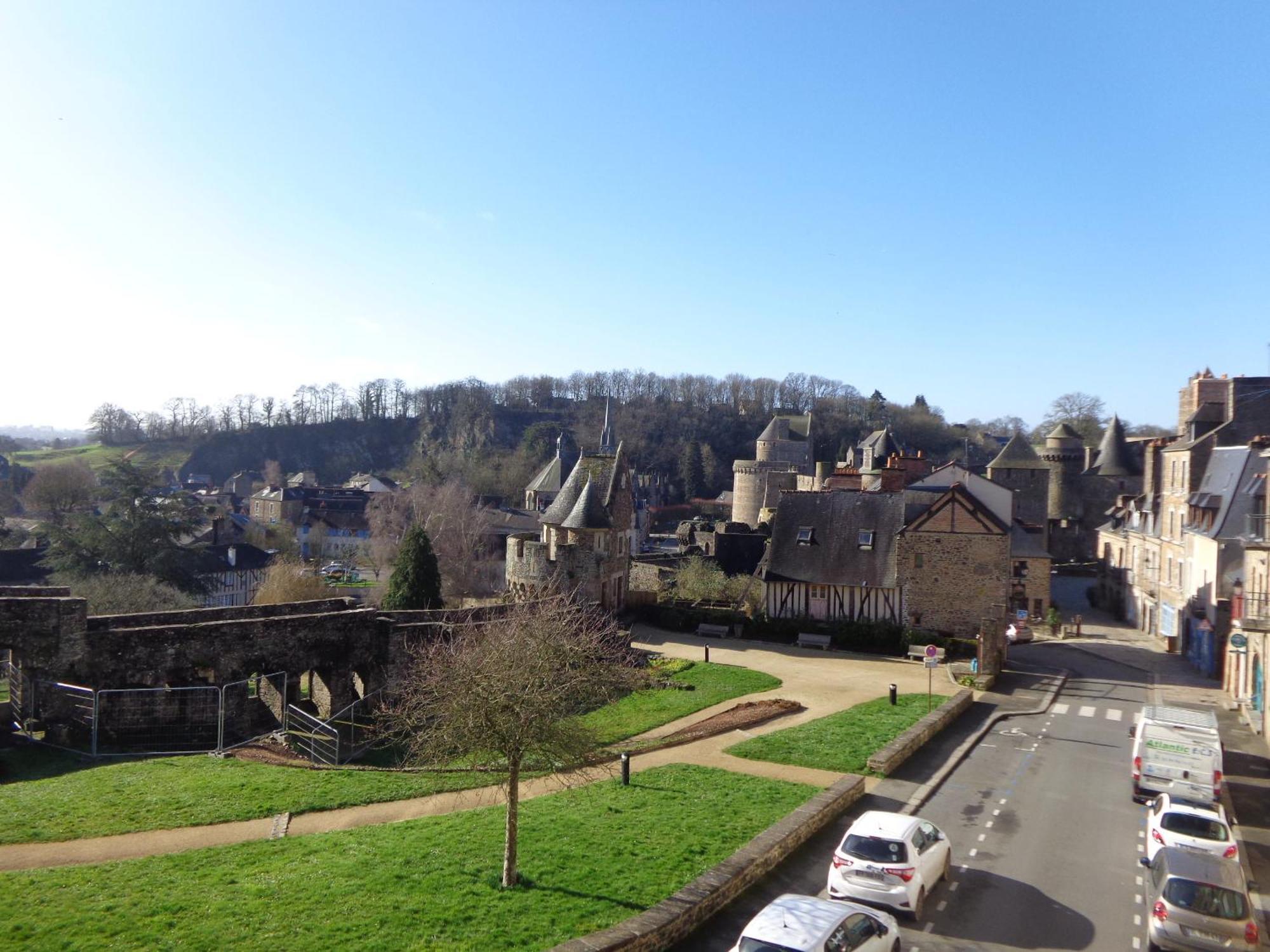 Le Relais Medieval Фужер Экстерьер фото