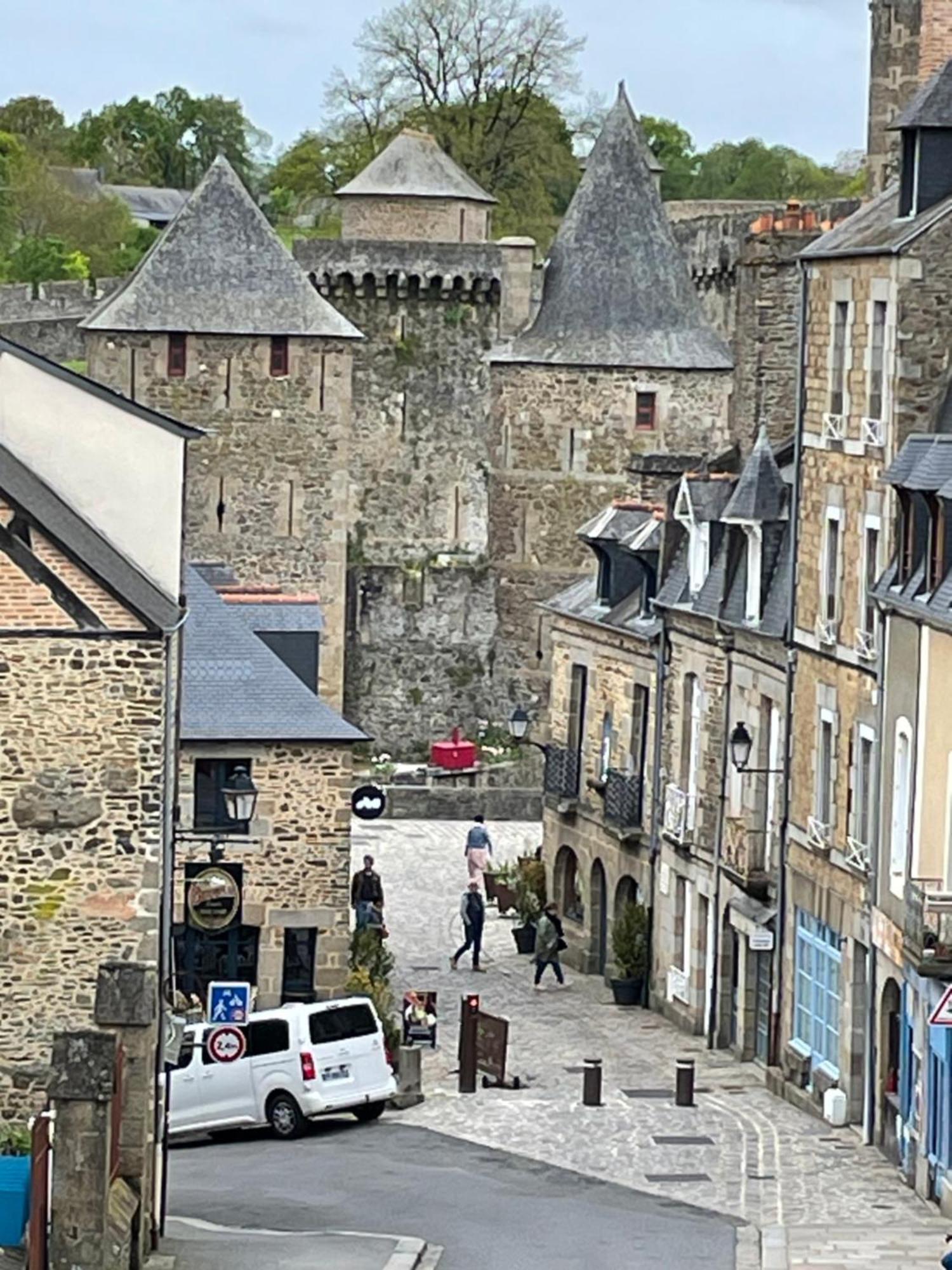 Le Relais Medieval Фужер Экстерьер фото