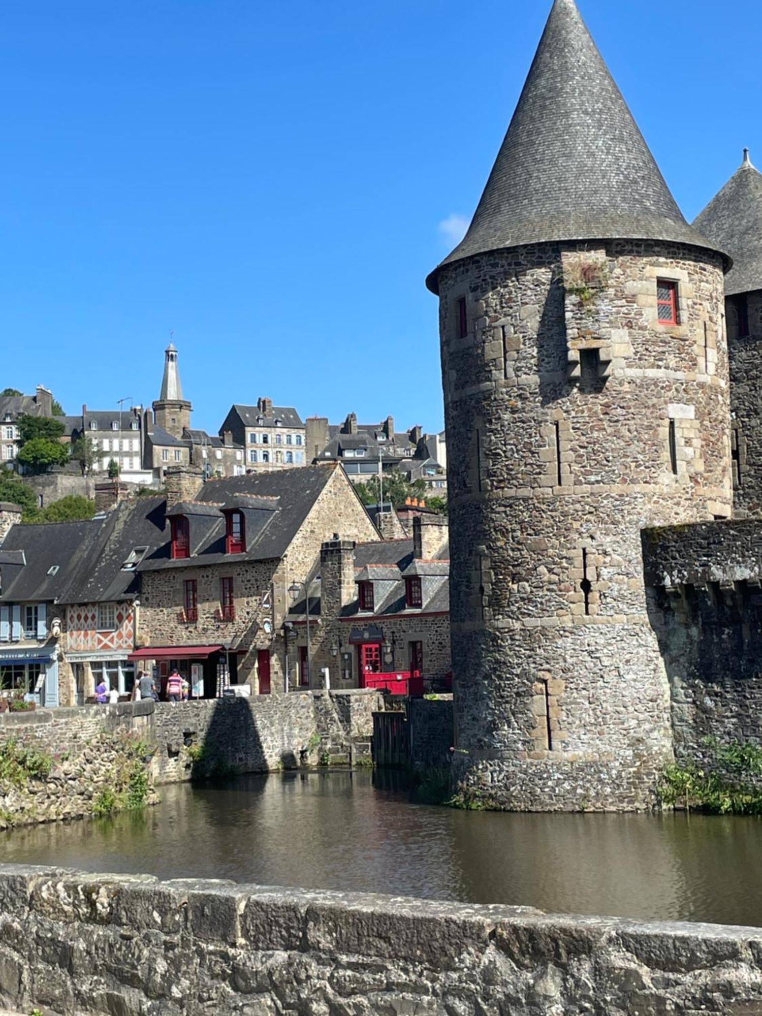 Le Relais Medieval Фужер Экстерьер фото