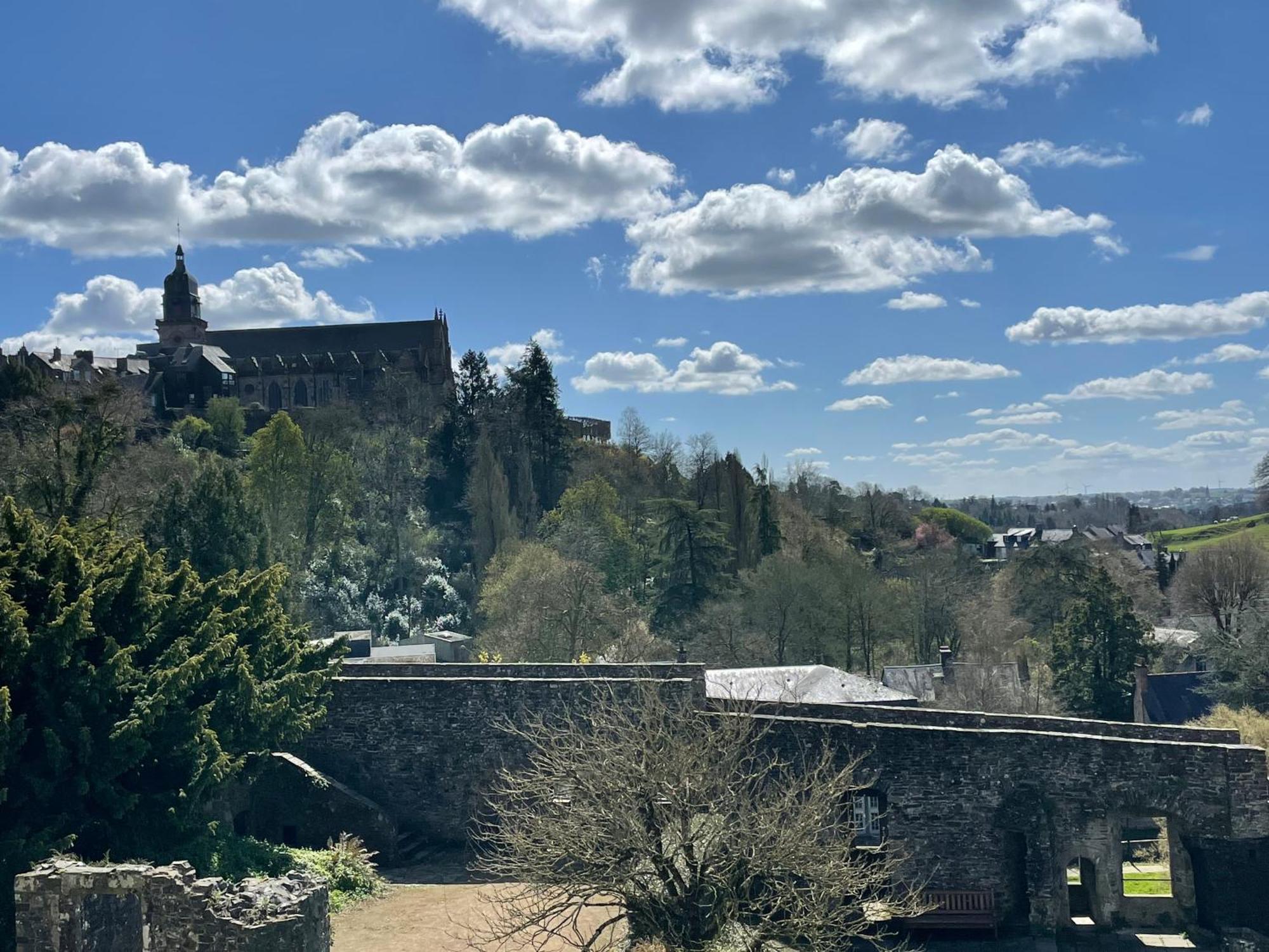 Le Relais Medieval Фужер Экстерьер фото