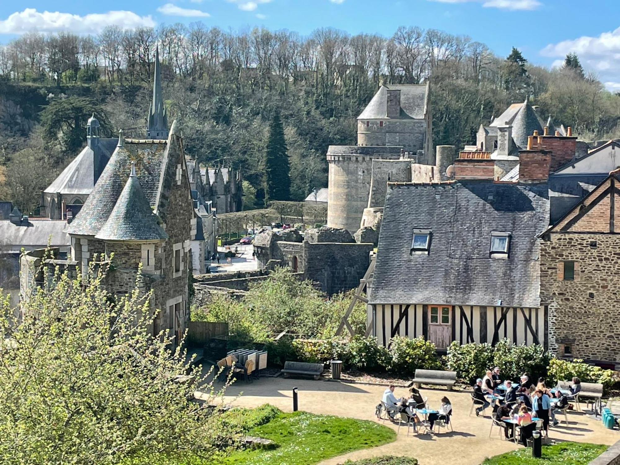 Le Relais Medieval Фужер Экстерьер фото
